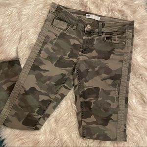 Zara Z1975 camo jeans